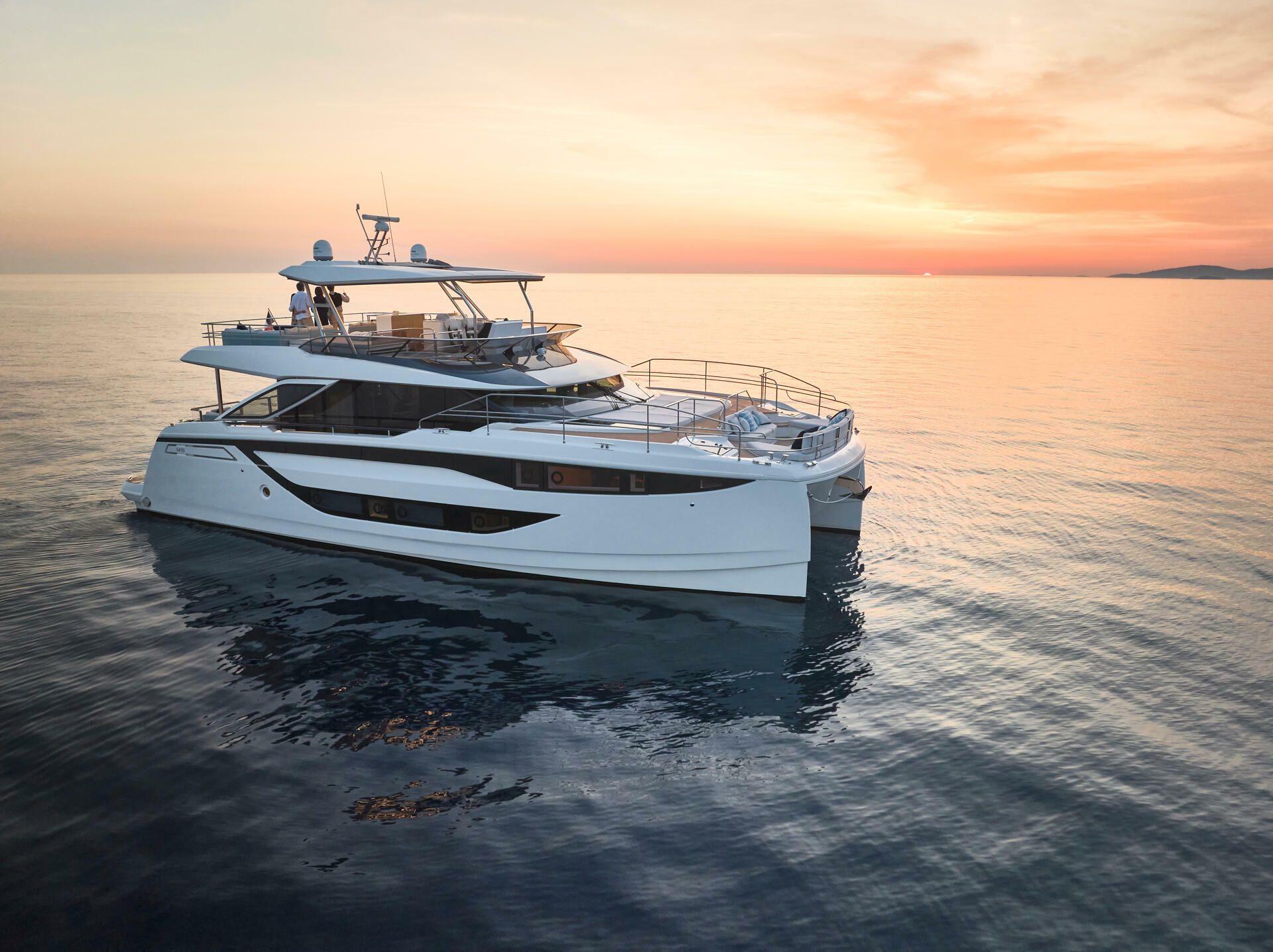 PRESTIGE YACHTS - M8