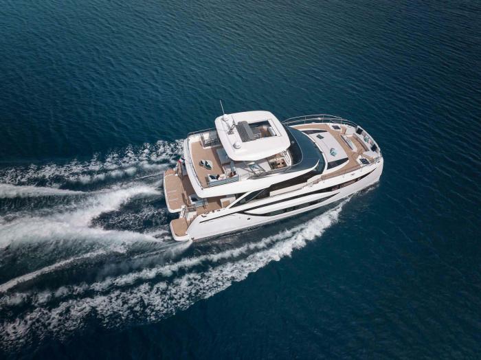 PRESTIGE YACHTS - M8